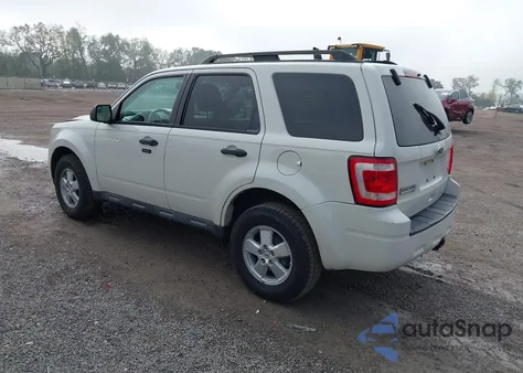 2010 Ford Escape Xlt z USA, uszkodzony, nr VIN 1FMCU0DG9AKA52432